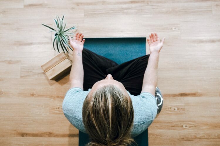 Cómo la meditación puede ayudarte a reducir el estrés y la ansiedad